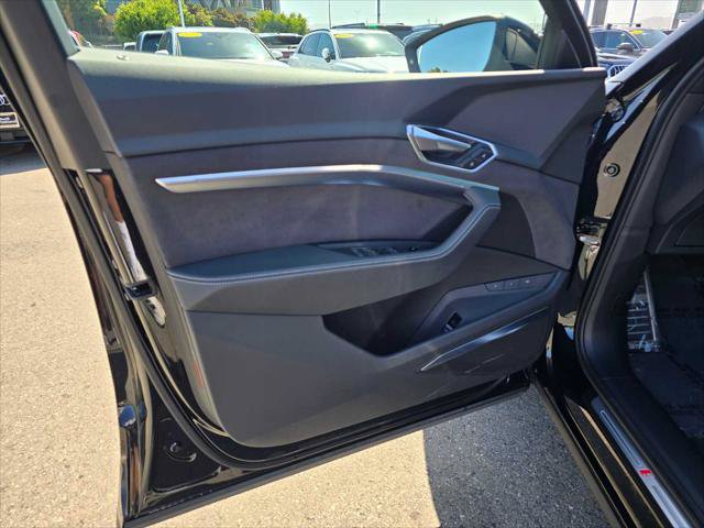 Used 2024 Audi SQ8 e-tron Prestige w/ Prestige Package AWD/4WD image 20