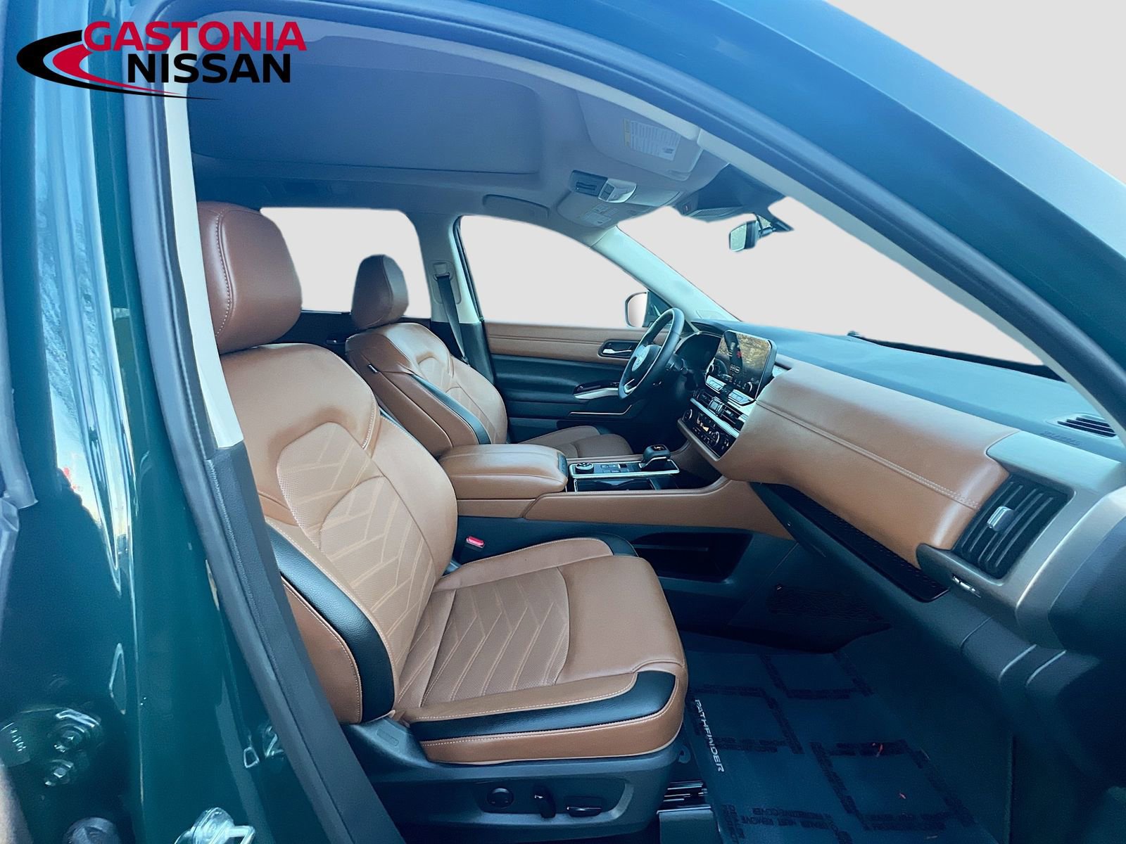 Used 2024 Nissan Pathfinder Platinum w/ Cargo Package image 38