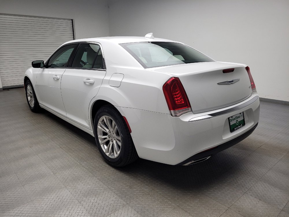 Used 2019 Chrysler 300 Touring w/ Driver Convenience Group RWD image 5