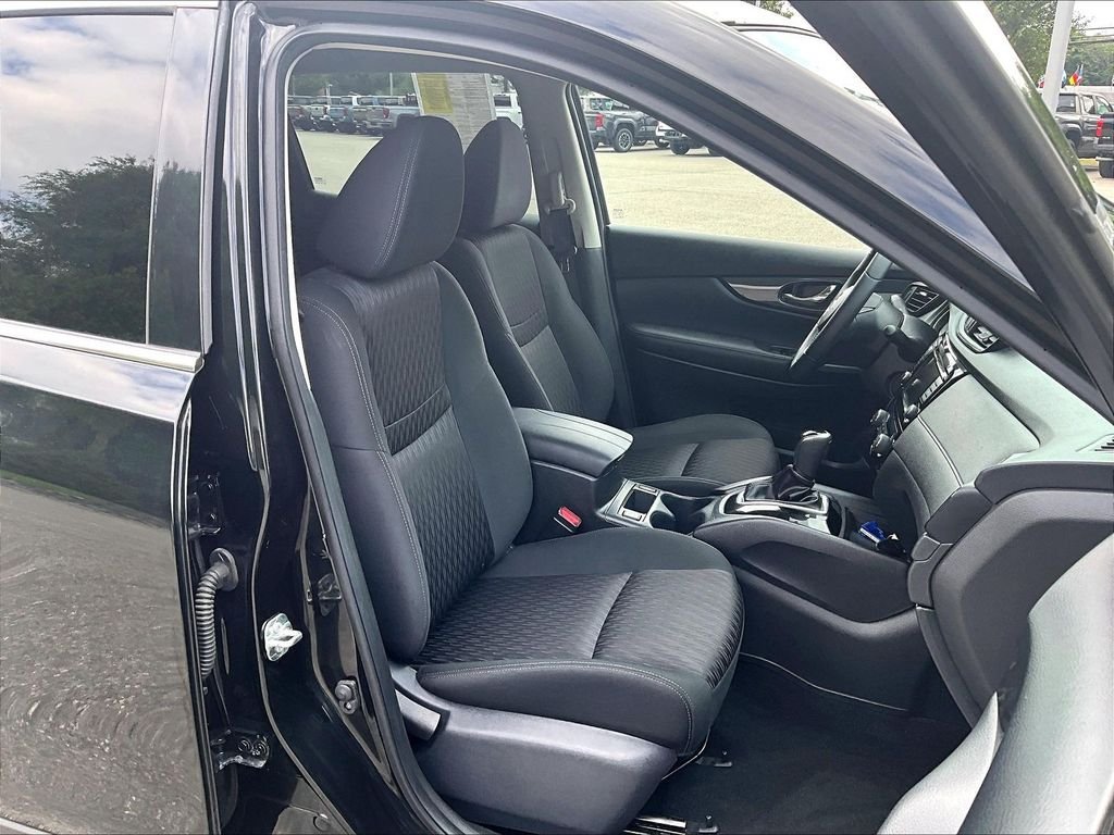 Used 2019 Nissan Rogue SV AWD/4WD image 11