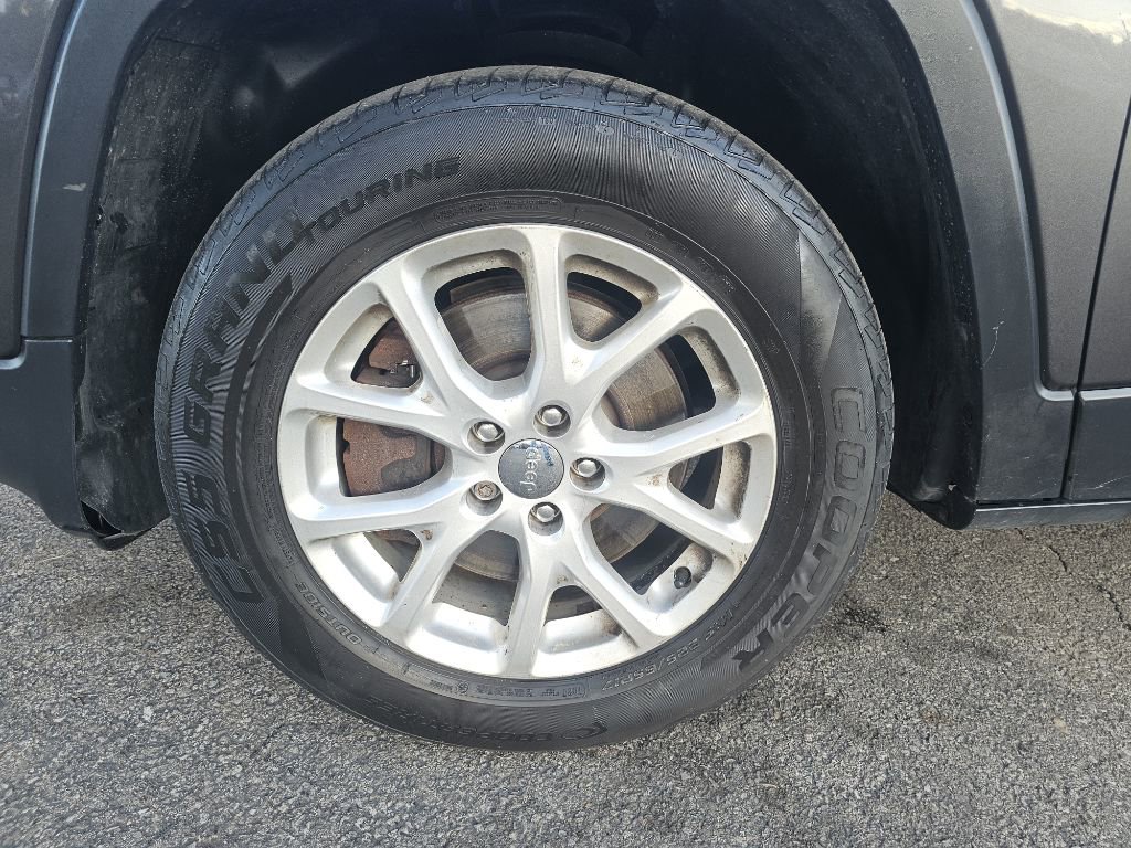 Used 2016 Jeep Cherokee Latitude w/ Safety/Convenience Group image 17