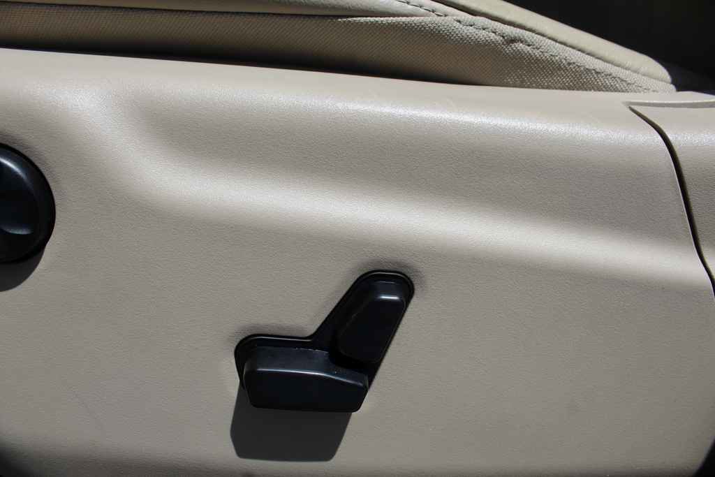 Used 2015 Jeep Grand Cherokee Limited AWD/4WD image 25