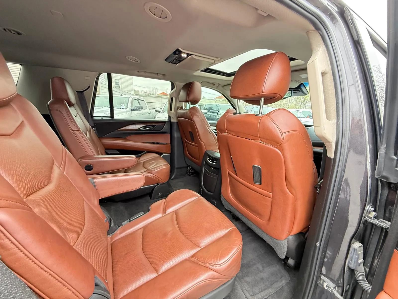Used 2015 Cadillac Escalade Premium AWD/4WD image 12