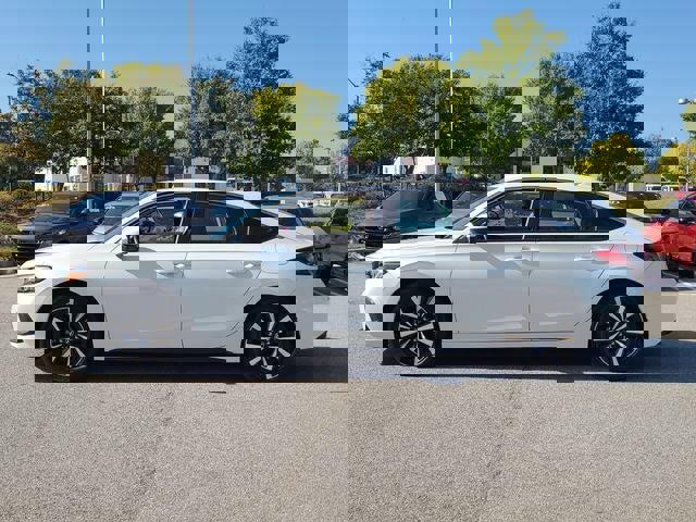 Used 2024 Honda Civic EX-L image 4