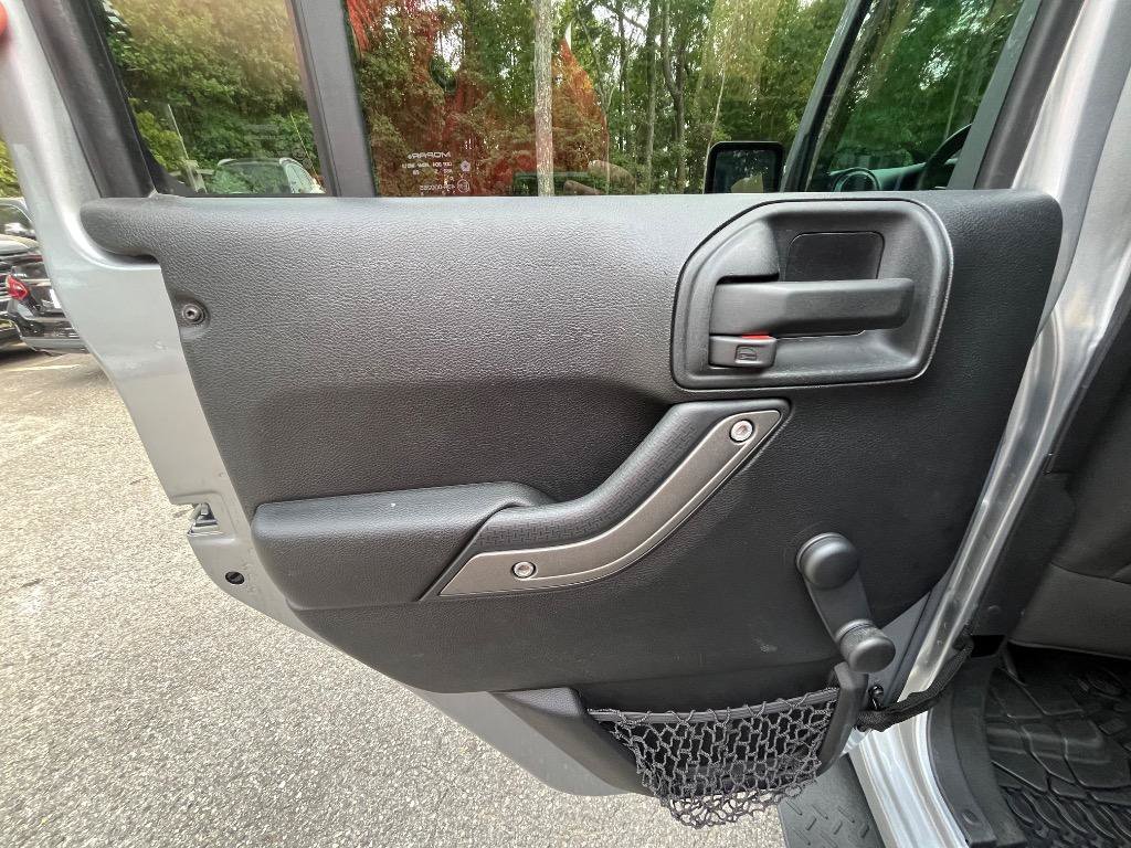 Used 2016 Jeep Wrangler Unlimited Sport w/ Connectivity Group AWD/4WD image 20