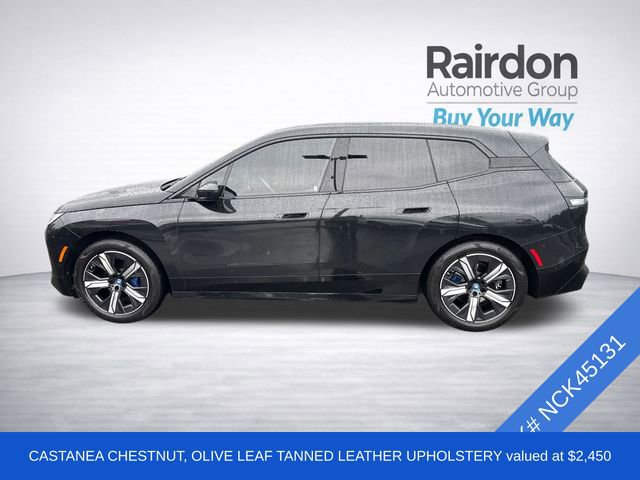Used 2022 BMW iX xDrive50 w/ Sport Package AWD/4WD image 4