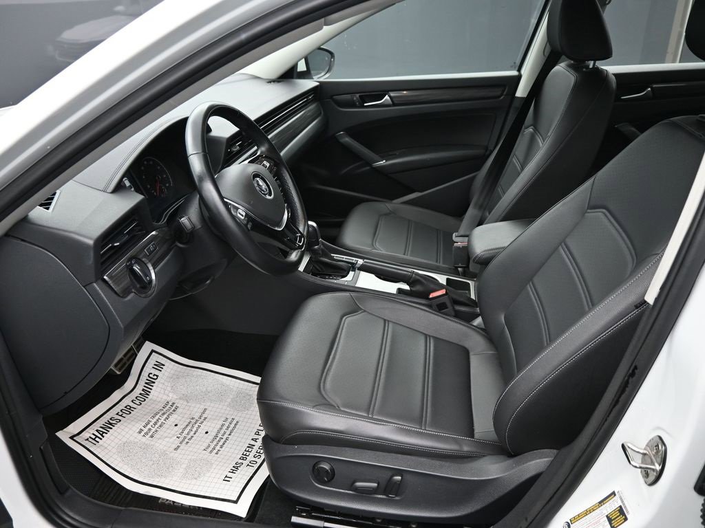 Used 2020 Volkswagen Passat 2.0T R-Line image 11