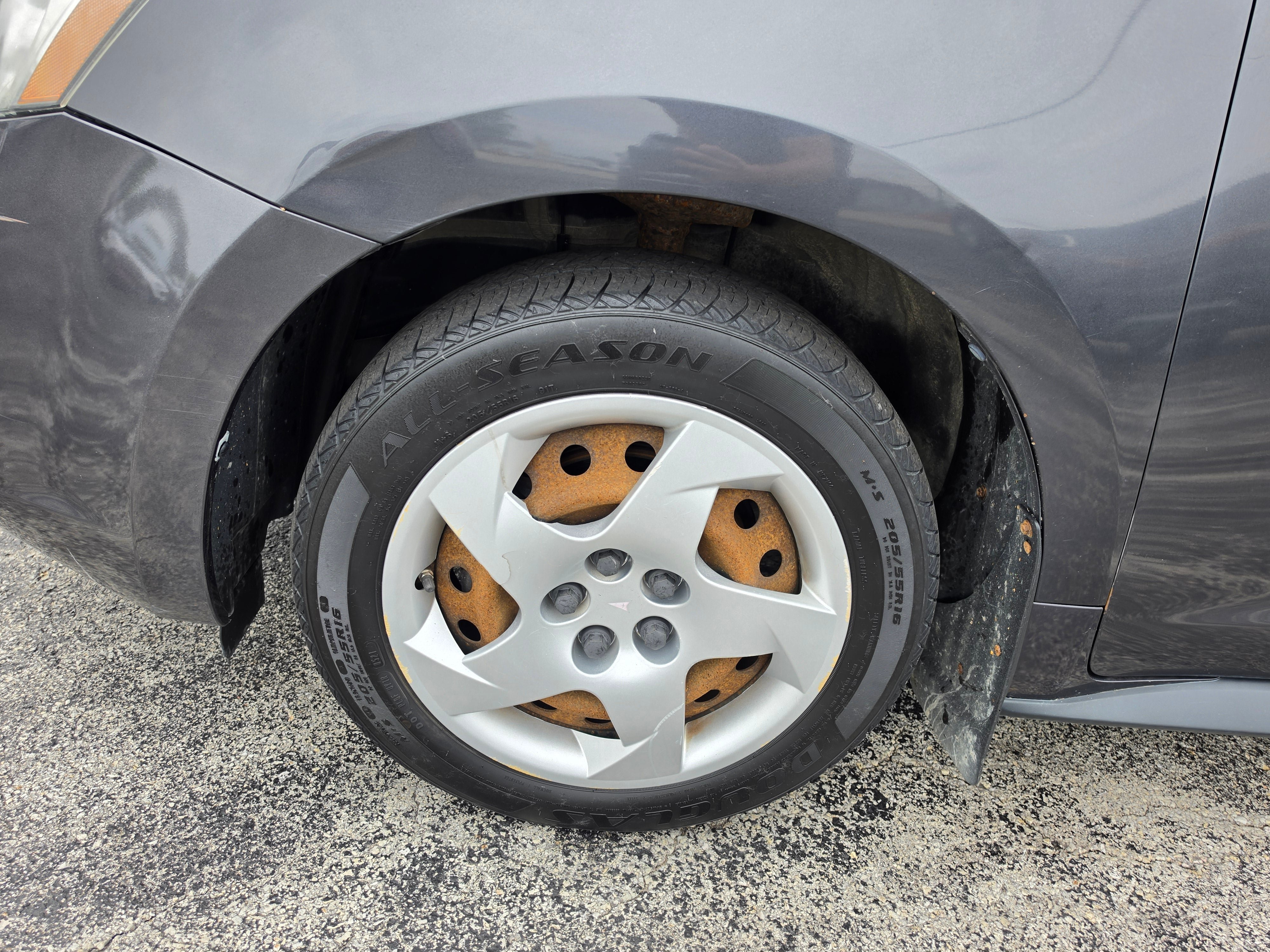Used 2009 Pontiac Vibe w/ Preferred Package FWD image 13