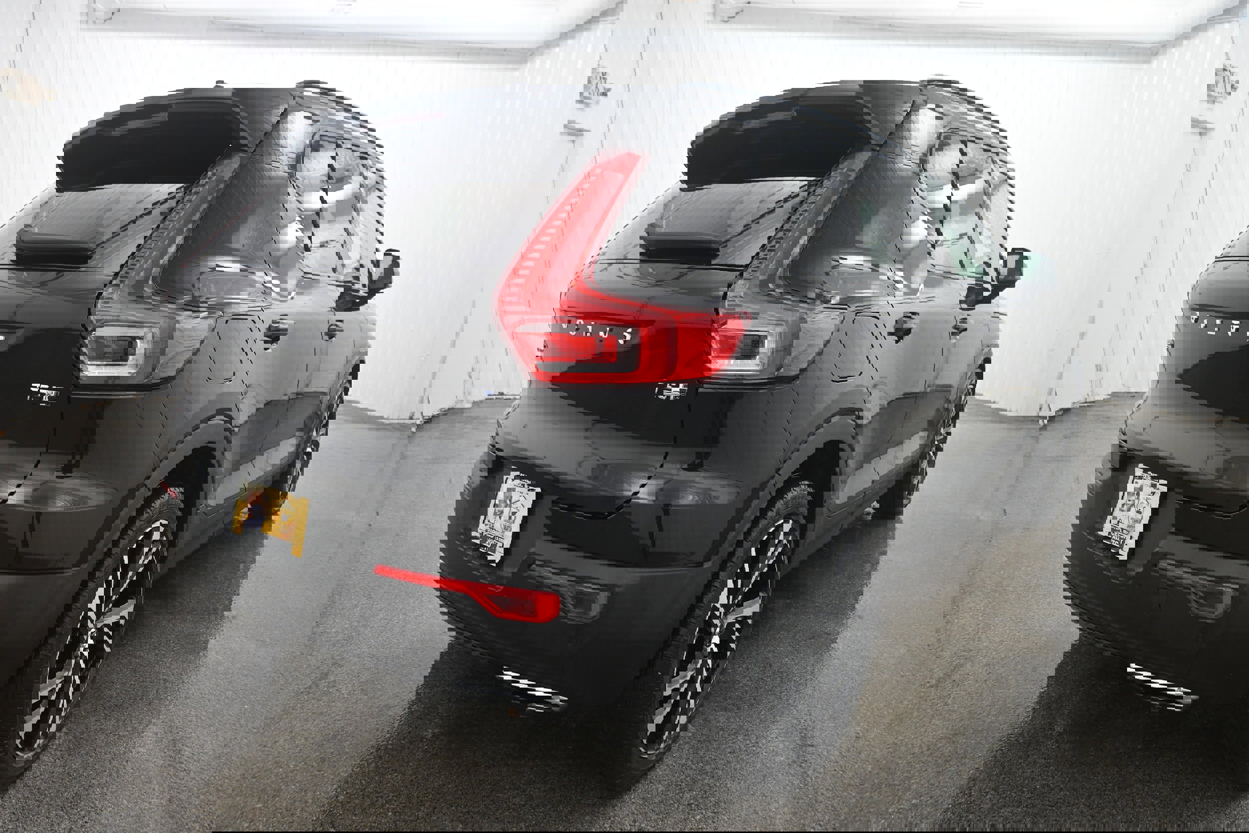 Used 2020 Volvo XC40 T5 R-Design image 33