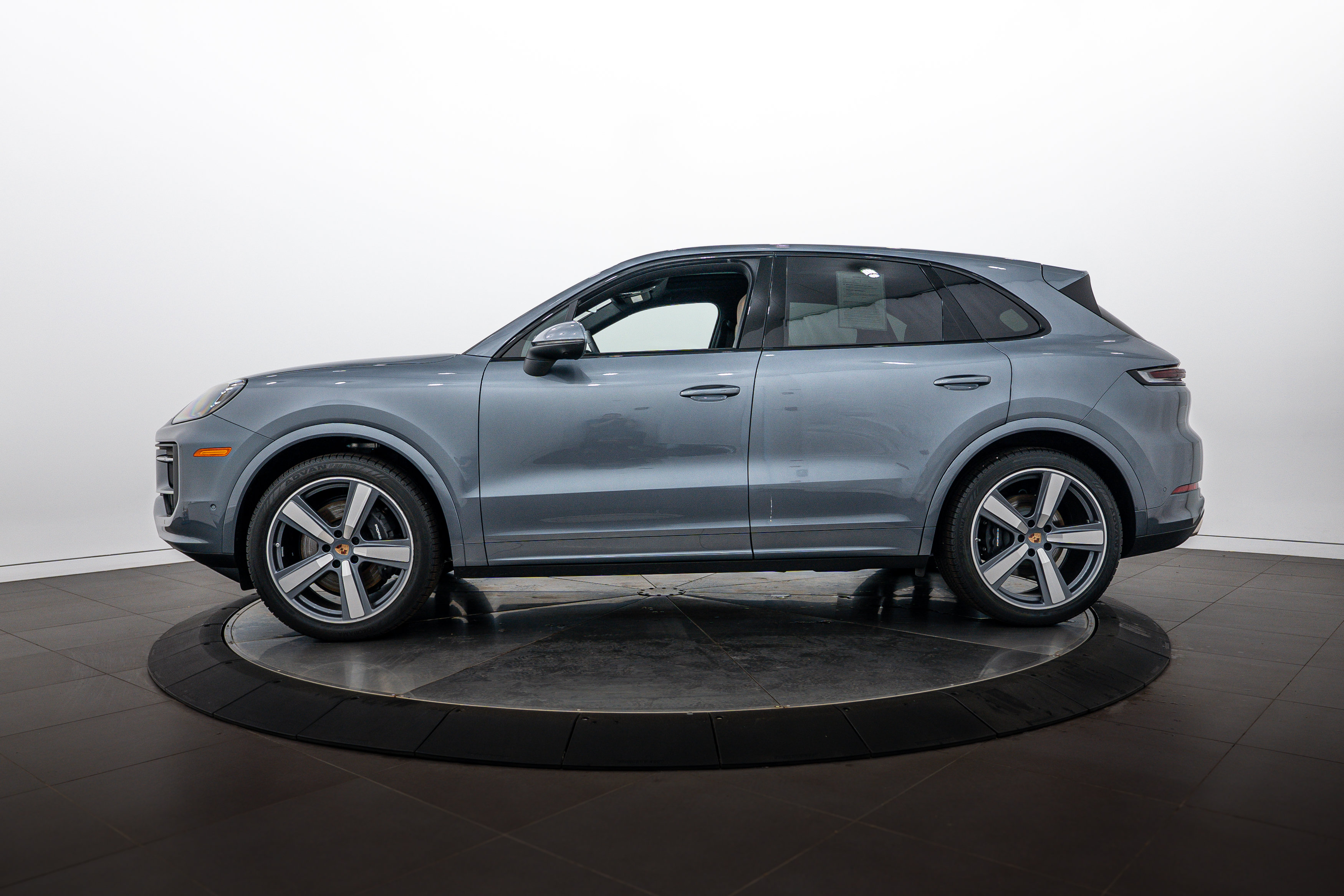 Certified 2026 Porsche Cayenne AWD/4WD image 2