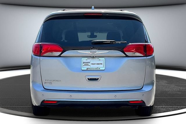 Used 2020 Chrysler Pacifica Touring-L w/ Tire & Wheel Group FWD image 6