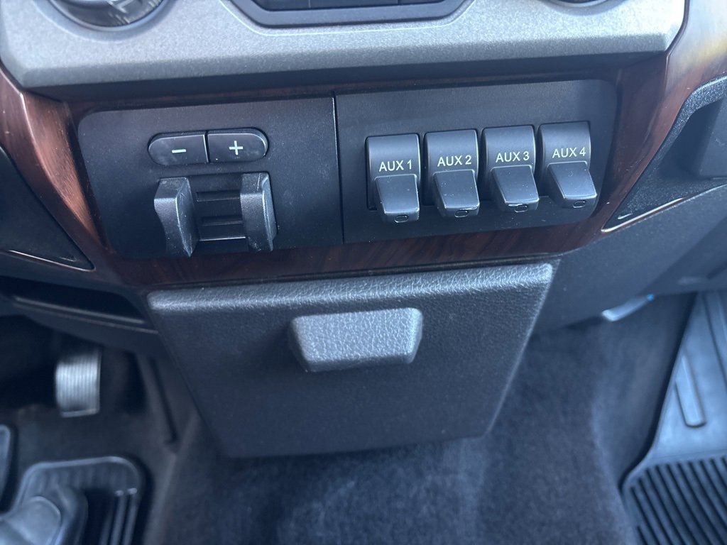 Used 2013 Ford F350 Lariat w/ Lariat Ultimate Pkg image 26