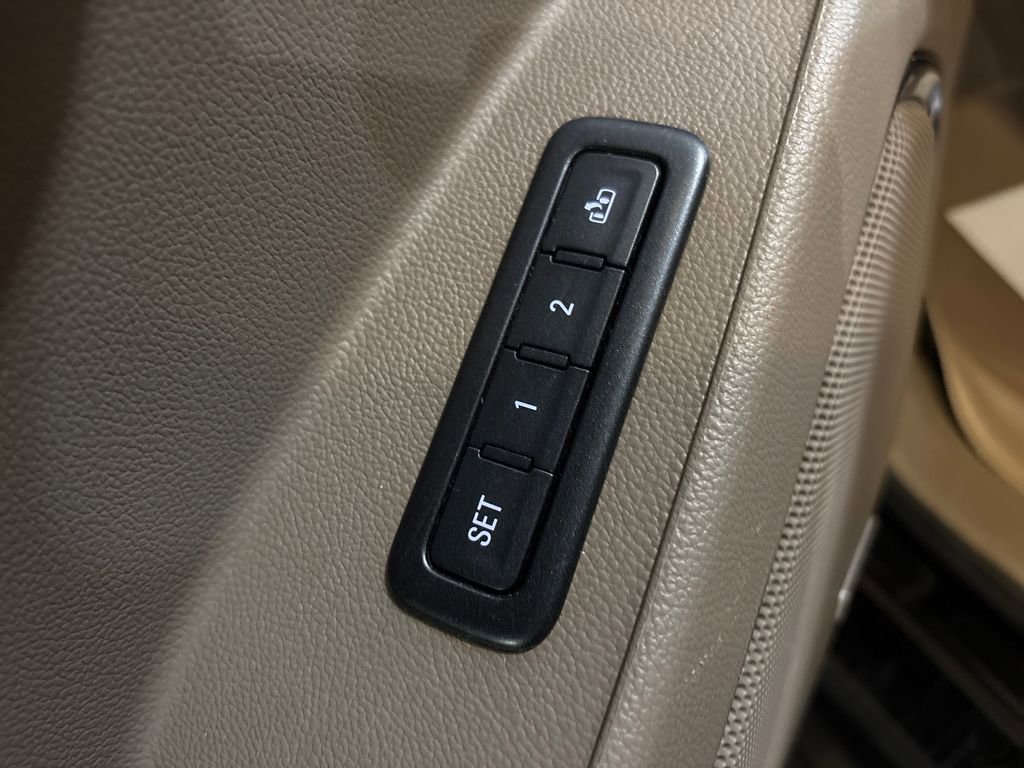 Used 2015 Chevrolet Tahoe LT AWD/4WD image 36