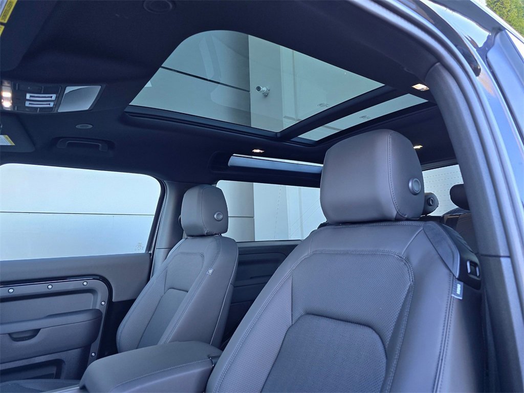New 2025 Land Rover Defender 90 S image 22
