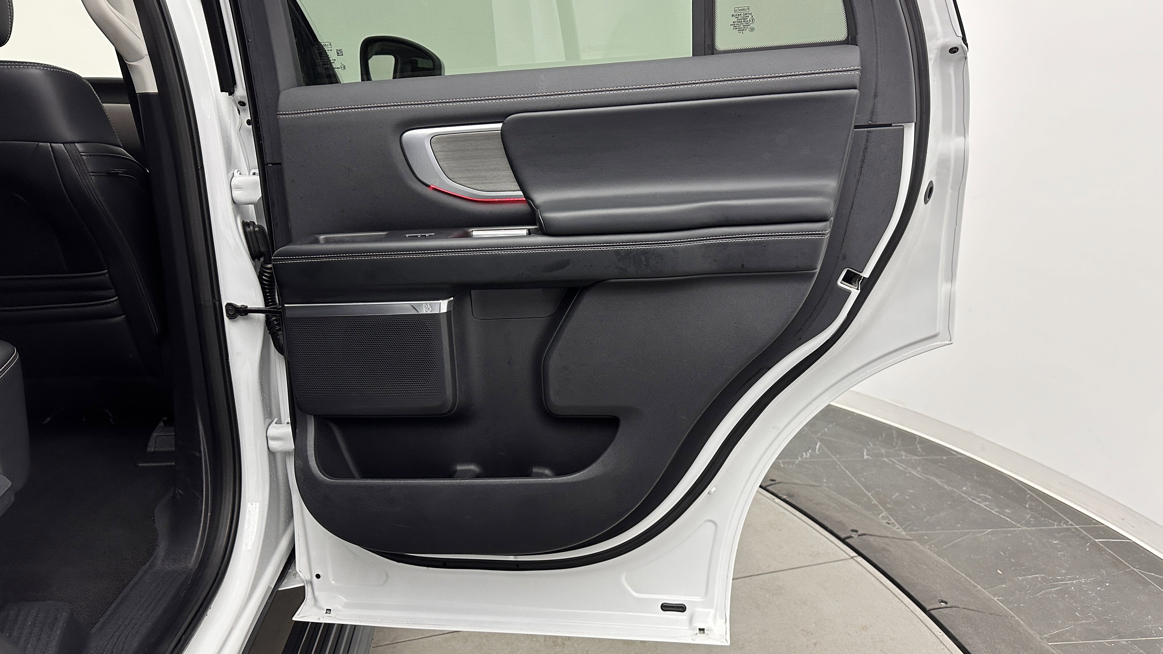 Used 2025 Ford Expedition Platinum image 35