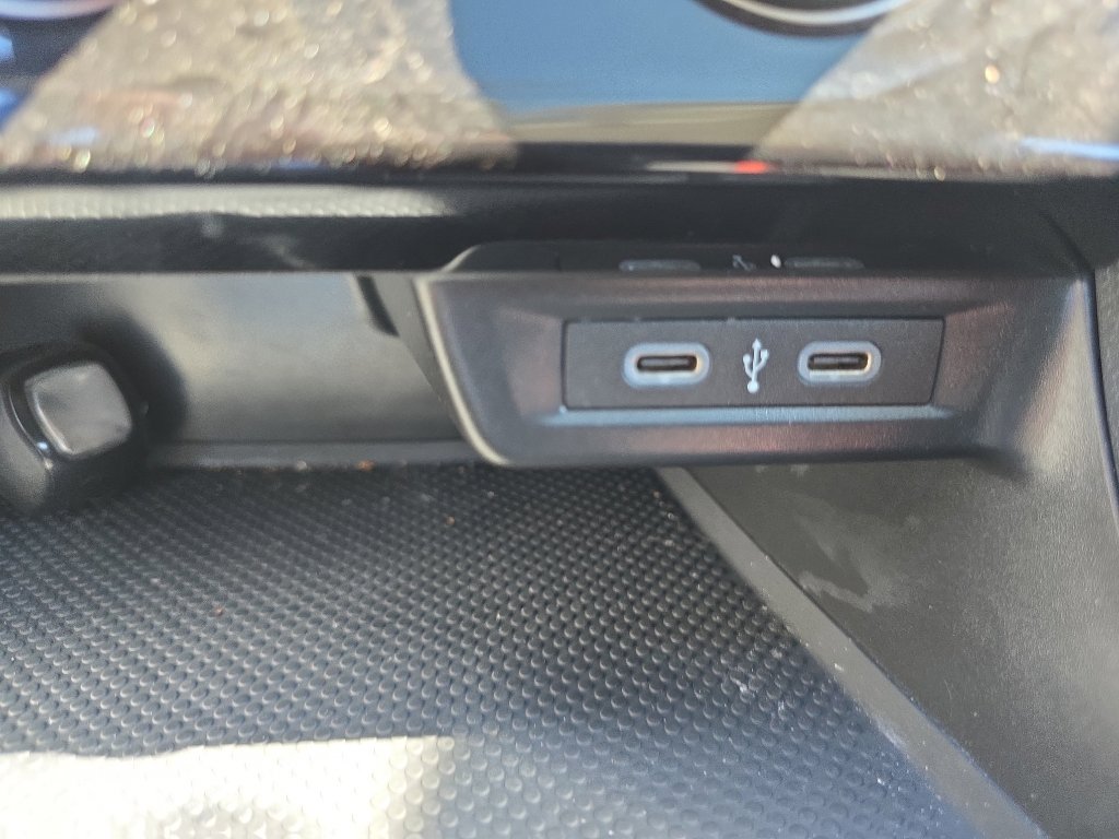 Used 2024 Volkswagen Jetta SE w/ Panoramic Sunroof Package FWD image 27