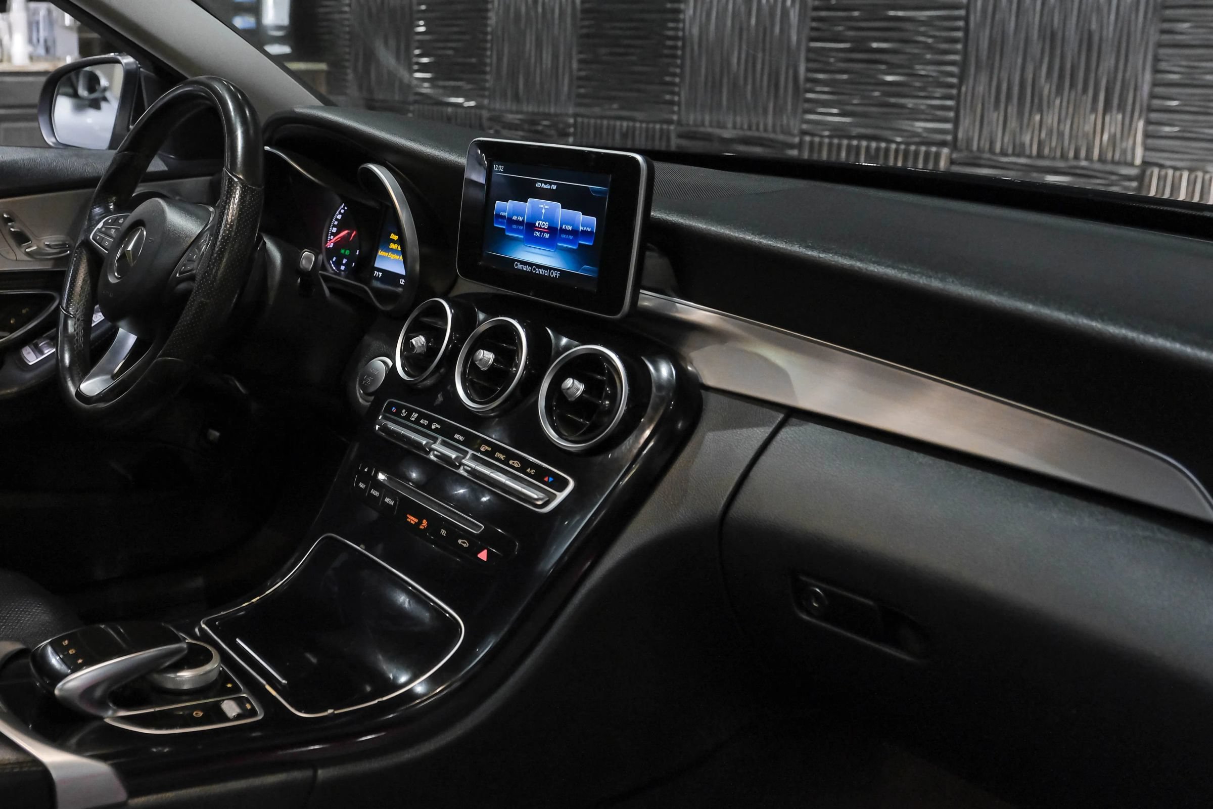 Used 2015 Mercedes-Benz C 300 Sedan image 22
