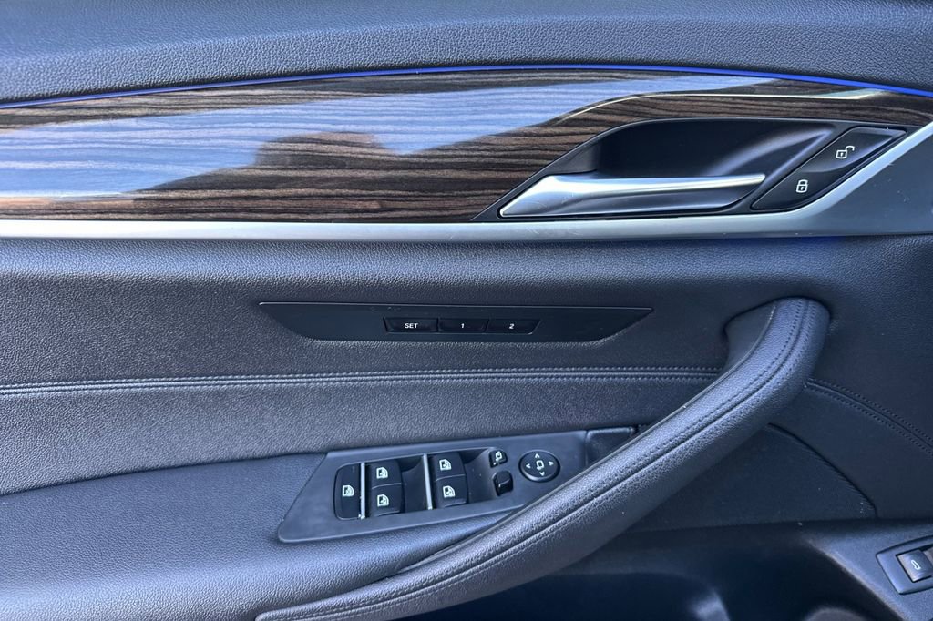 Used 2020 BMW 530e w/ Convenience Package image 10