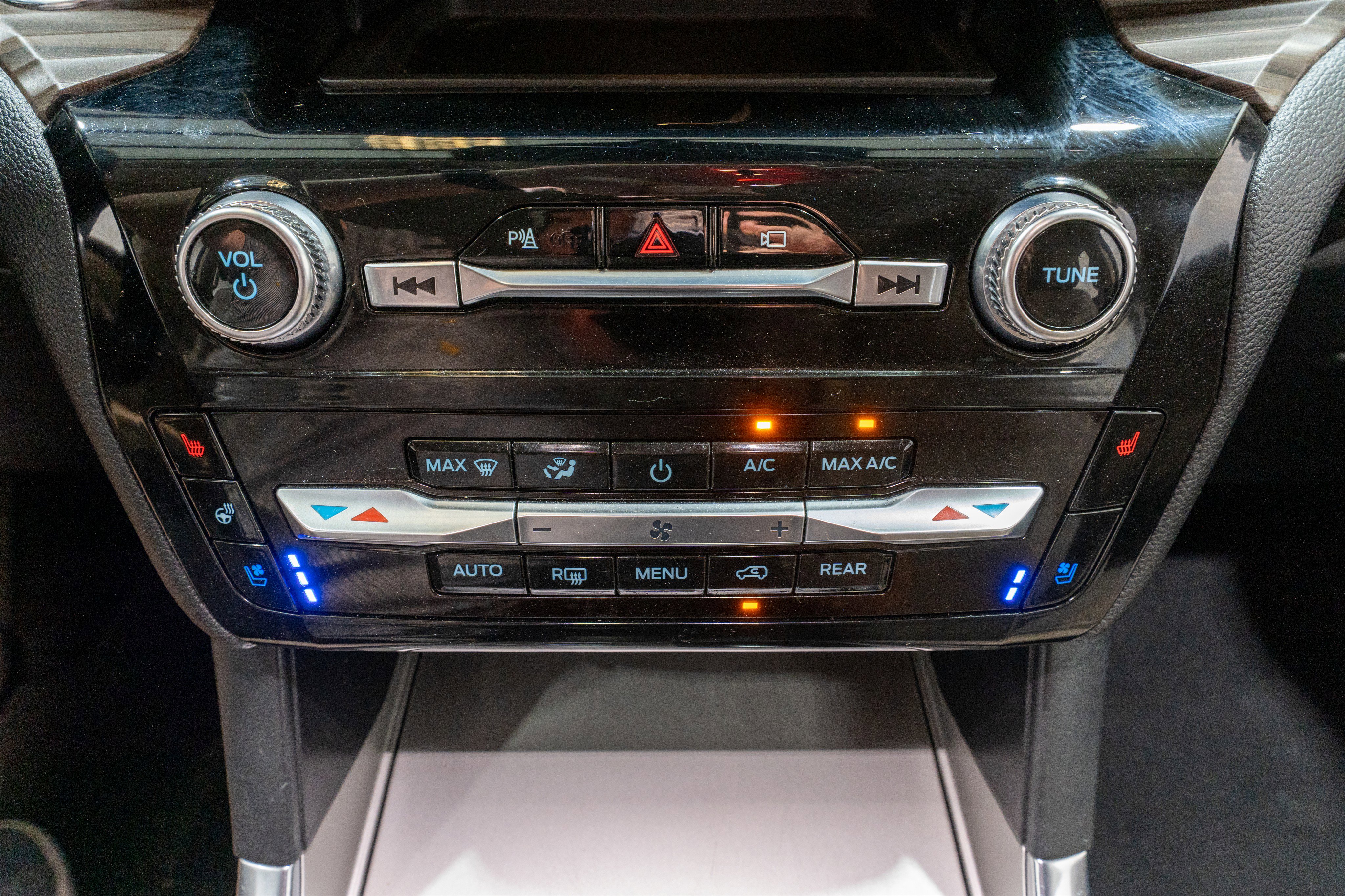 Used 2022 Ford Explorer Limited w/ Equipment Group 301A image 23