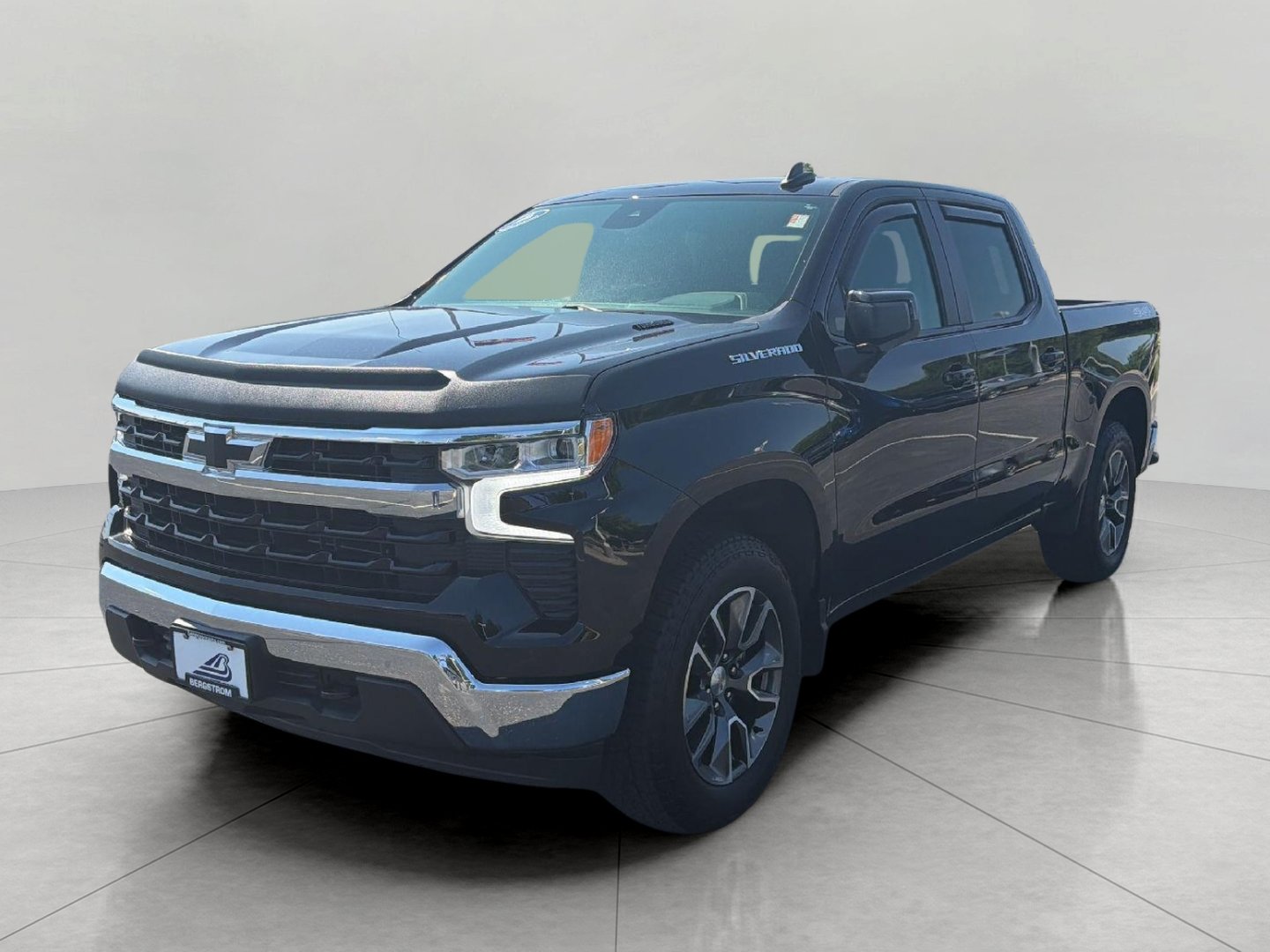 Used 2025 Chevrolet Silverado 1500 LT AWD/4WD image 10