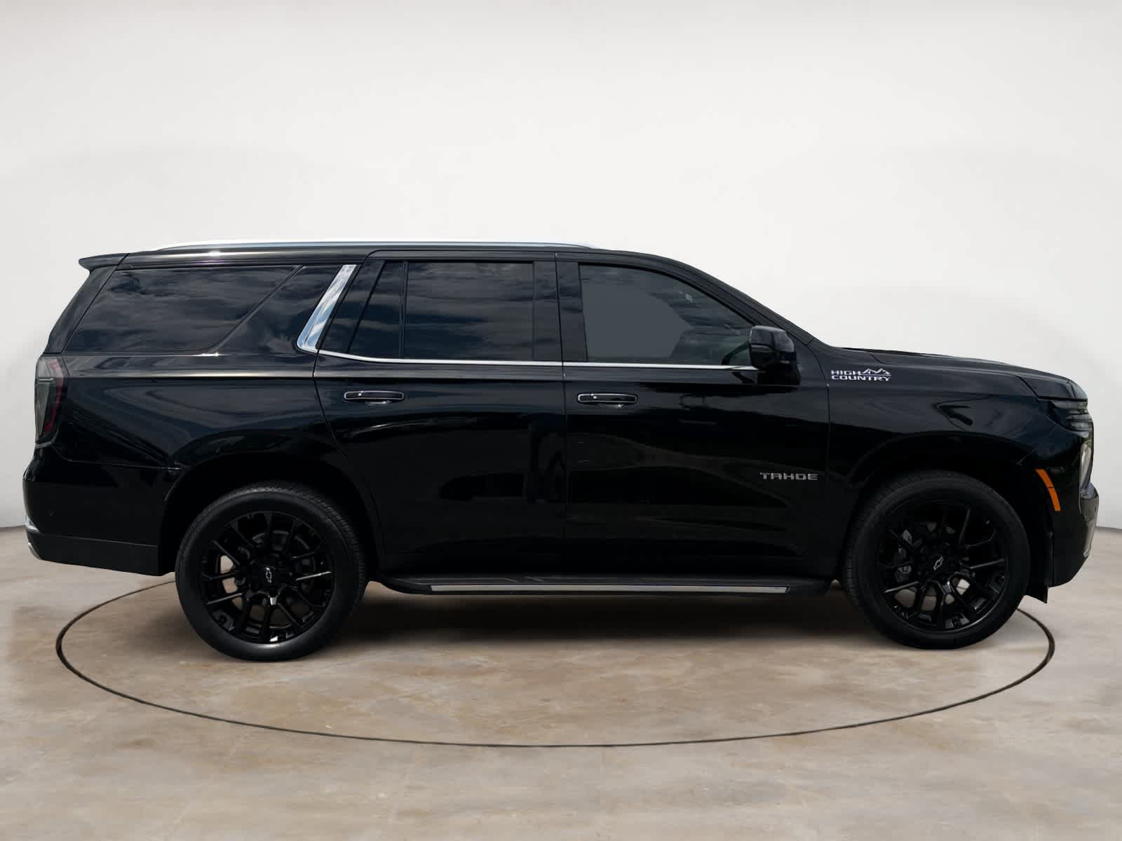 Used 2025 Chevrolet Tahoe High Country AWD/4WD image 2
