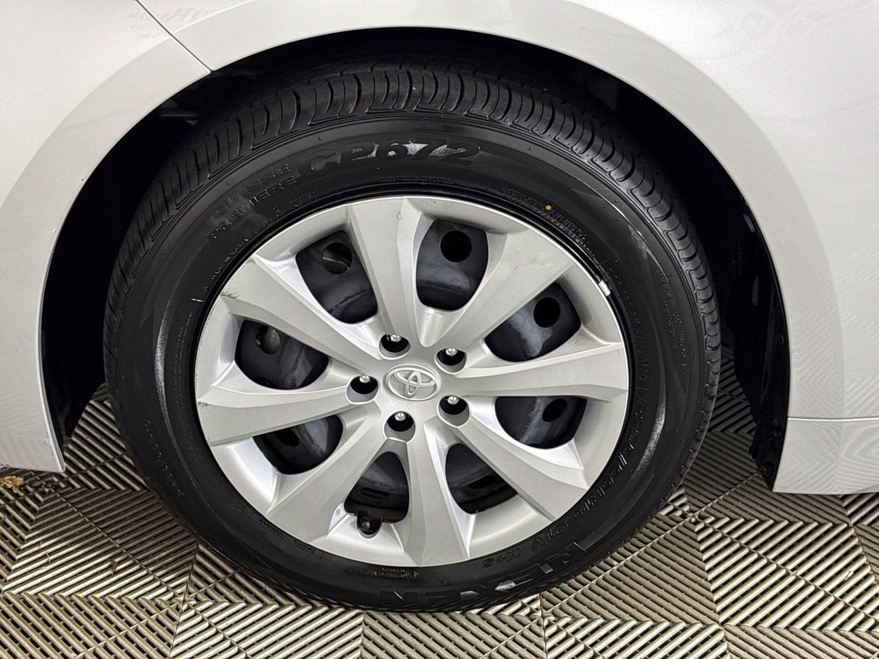 Used 2025 Toyota Corolla LE FWD image 33