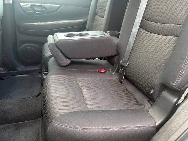 Used 2019 Nissan Rogue S FWD image 11