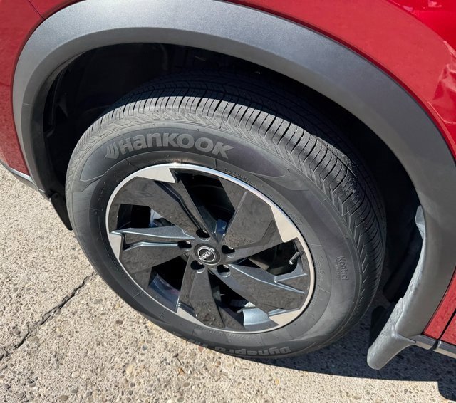 Used 2025 Nissan Rogue SV image 21