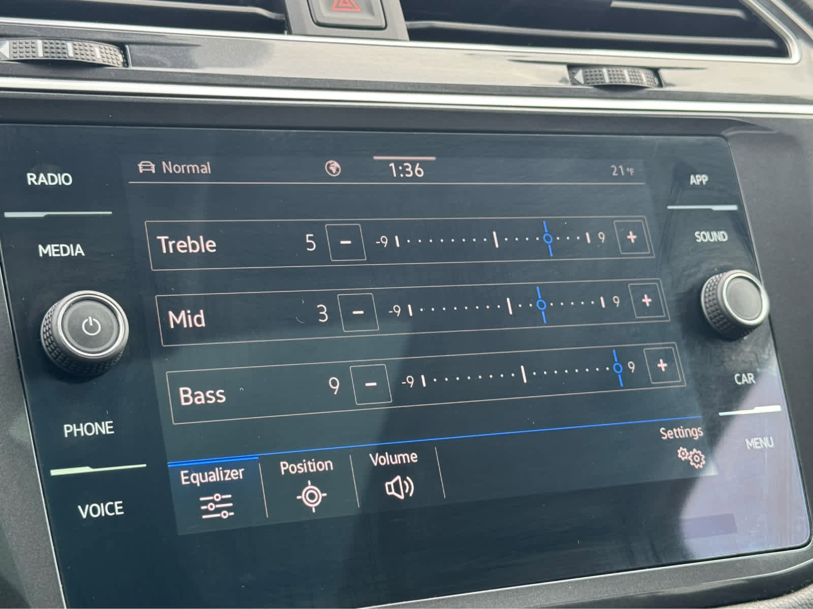 Certified 2024 Volkswagen Tiguan SE image 45