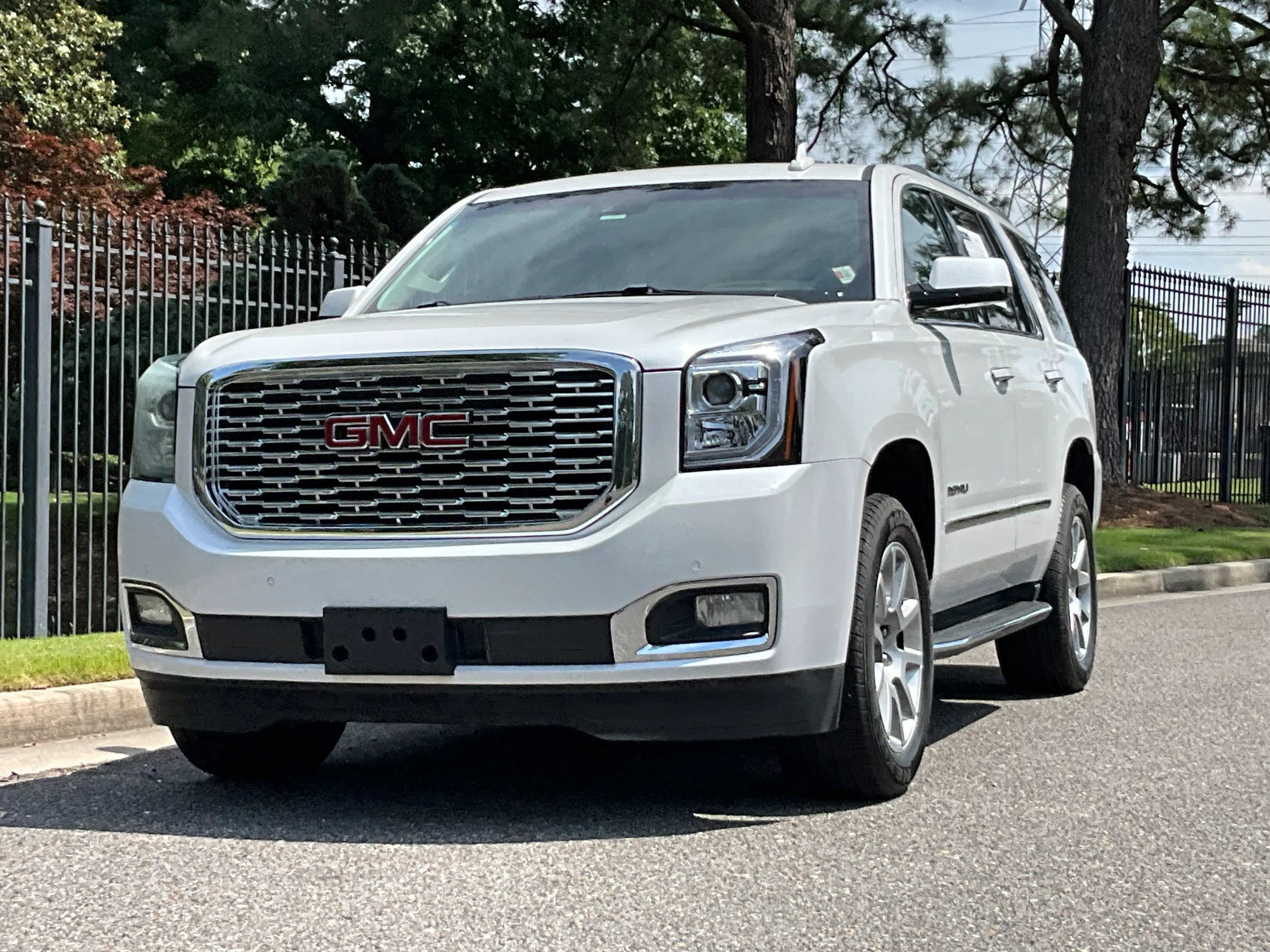 Used 2020 GMC Yukon Denali w/ Open Road Package RWD image 2