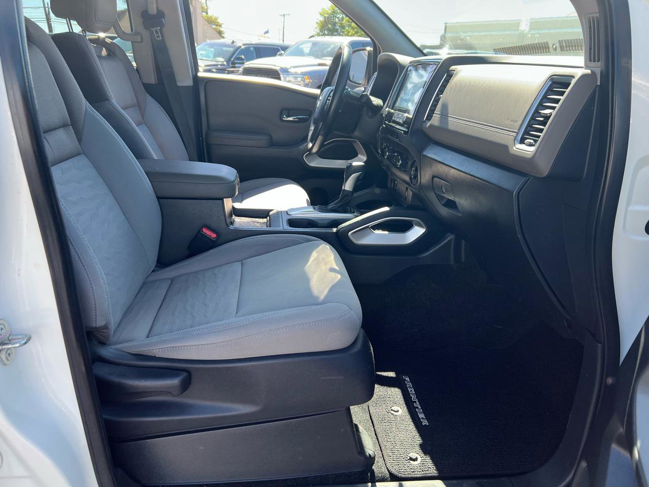 Used 2022 Nissan Frontier SV w/ Technology Package AWD/4WD image 16