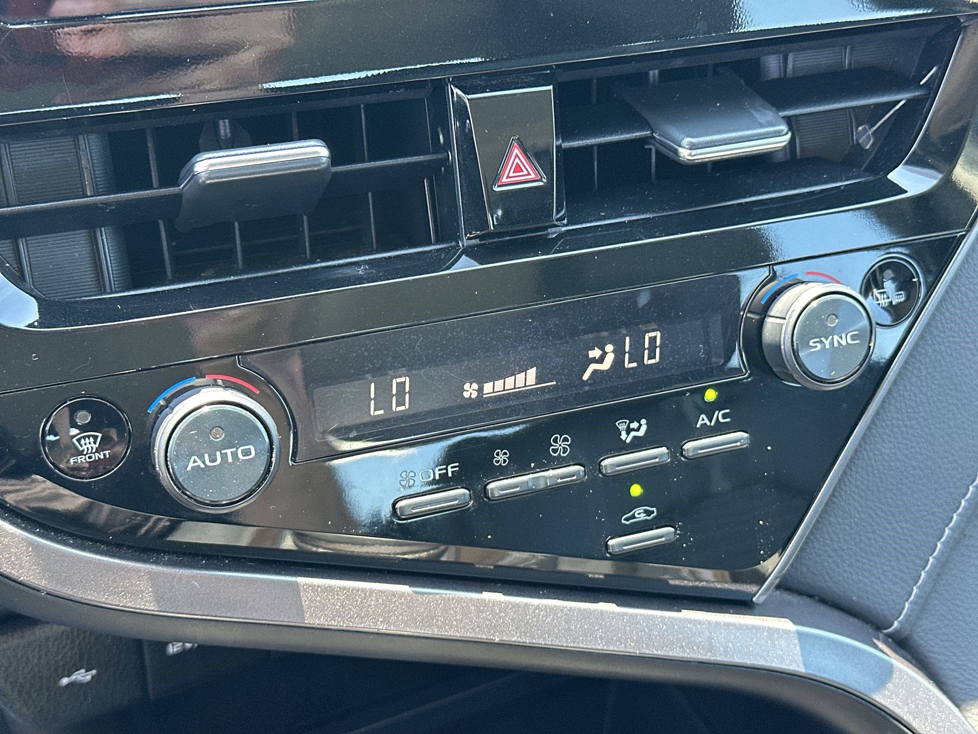 Used 2023 Toyota Camry SE image 16