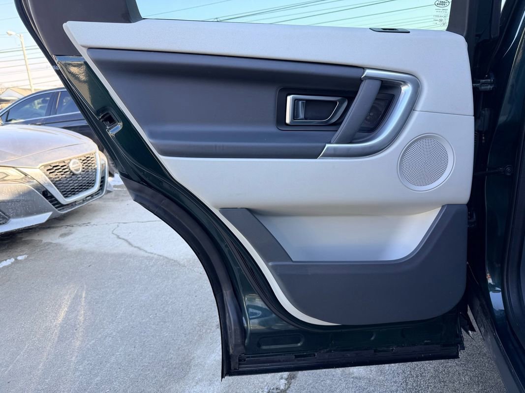 Used 2017 Land Rover Discovery Sport SE image 23