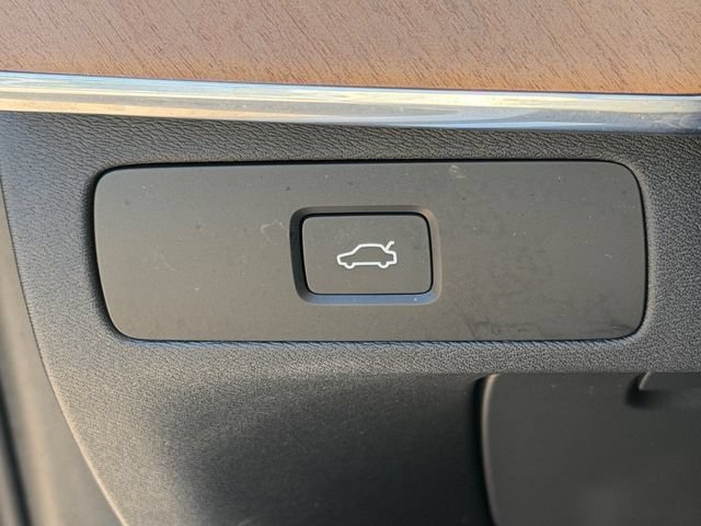Certified 2024 Volvo XC90 B5 Plus w/ Protection Package AWD/4WD image 28