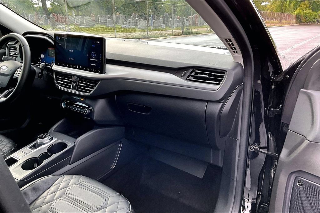Used 2024 Ford Escape Platinum w/ Premium Technology Package AWD/4WD image 15