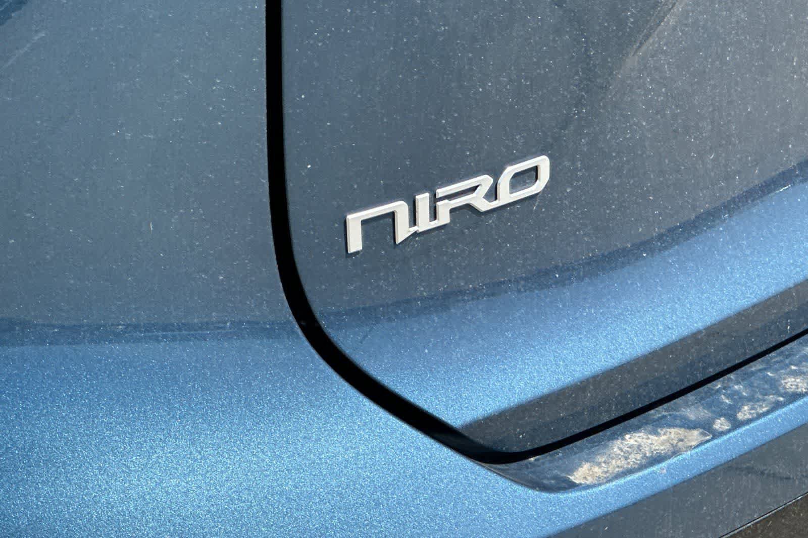 Used 2023 Kia Niro EX Touring FWD image 13