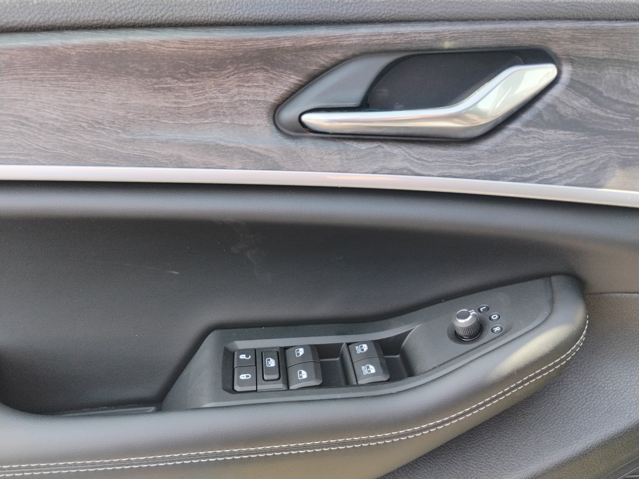 New 2027 Jeep Grand Cherokee Altitude AWD/4WD image 19