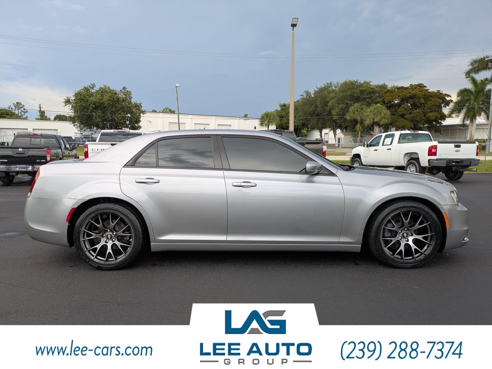 Used 2017 Chrysler 300 S RWD image 2