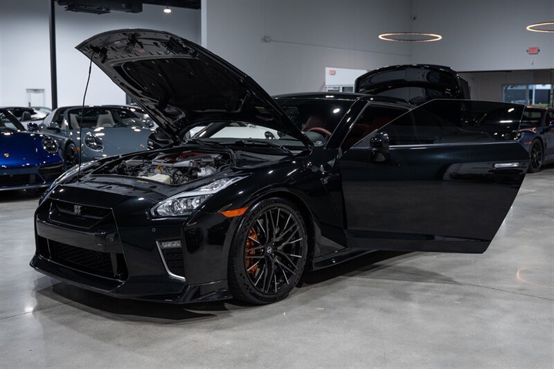 Used 2021 Nissan GT-R Premium AWD/4WD image 32