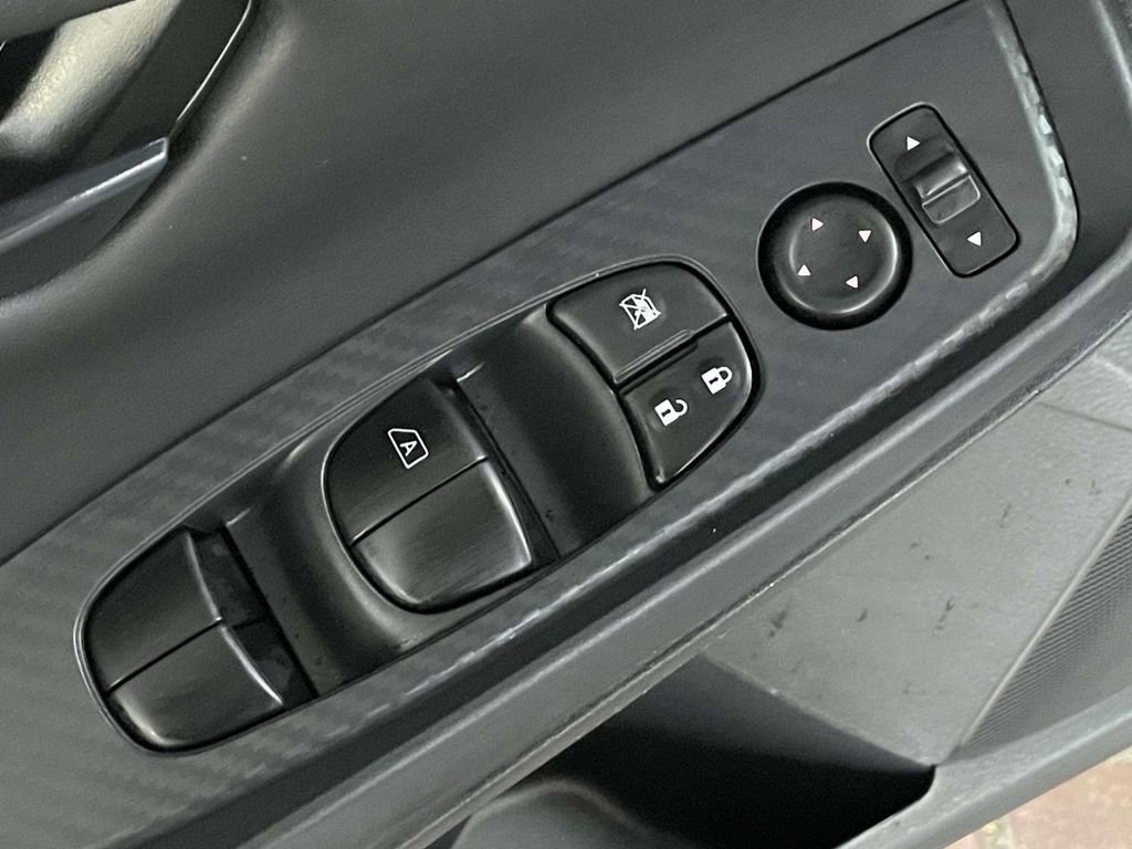 Used 2025 Nissan Sentra S image 16