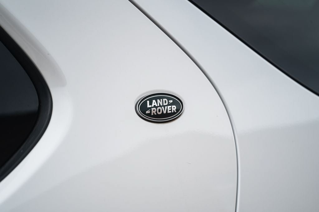 Used 2023 Land Rover Discovery Metropolitan Edition AWD/4WD image 16