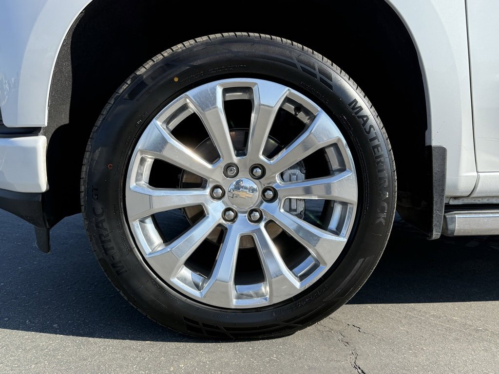 Used 2020 Chevrolet Silverado 1500 High Country w/ Technology Package image 4