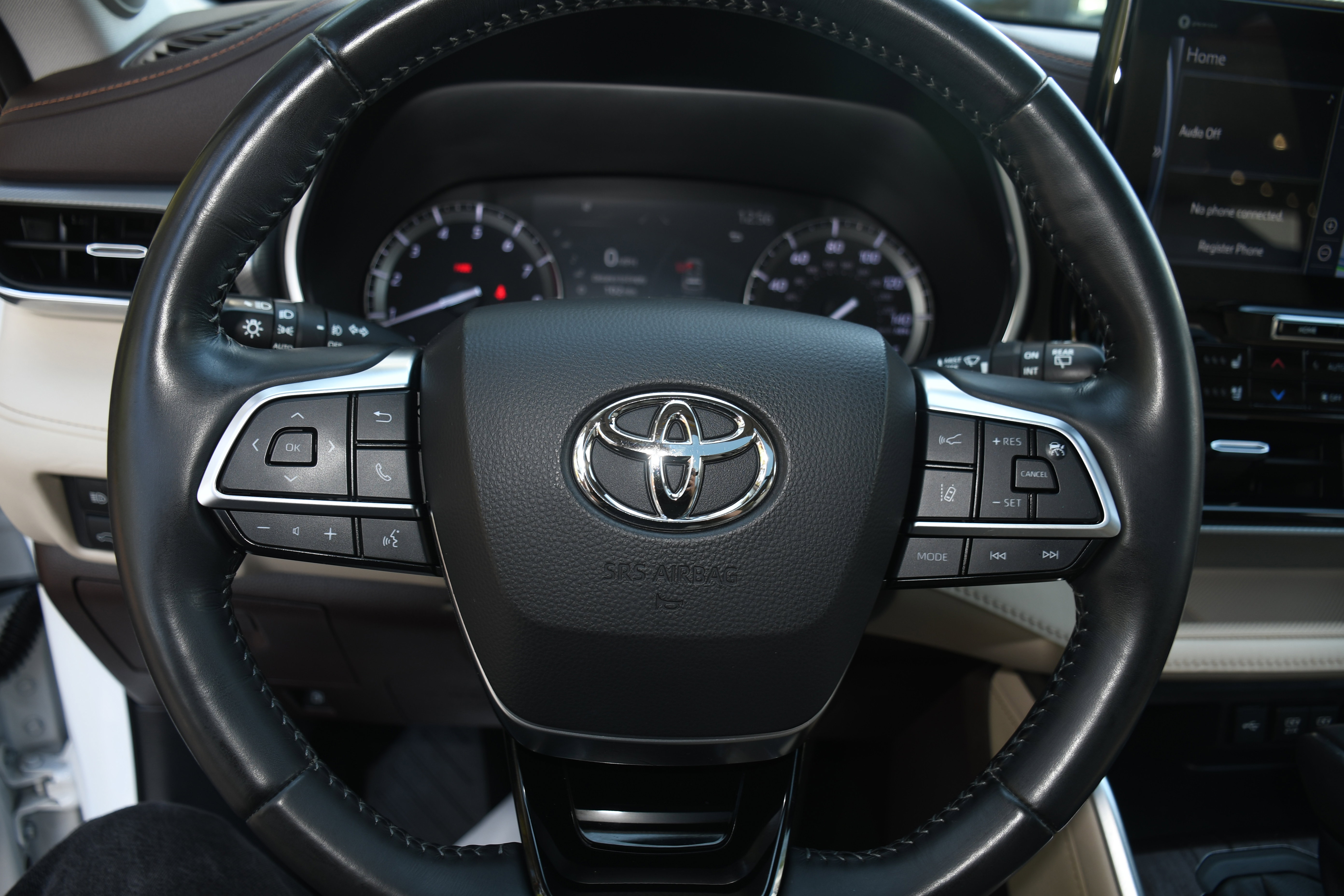 Used 2021 Toyota Highlander Platinum image 14