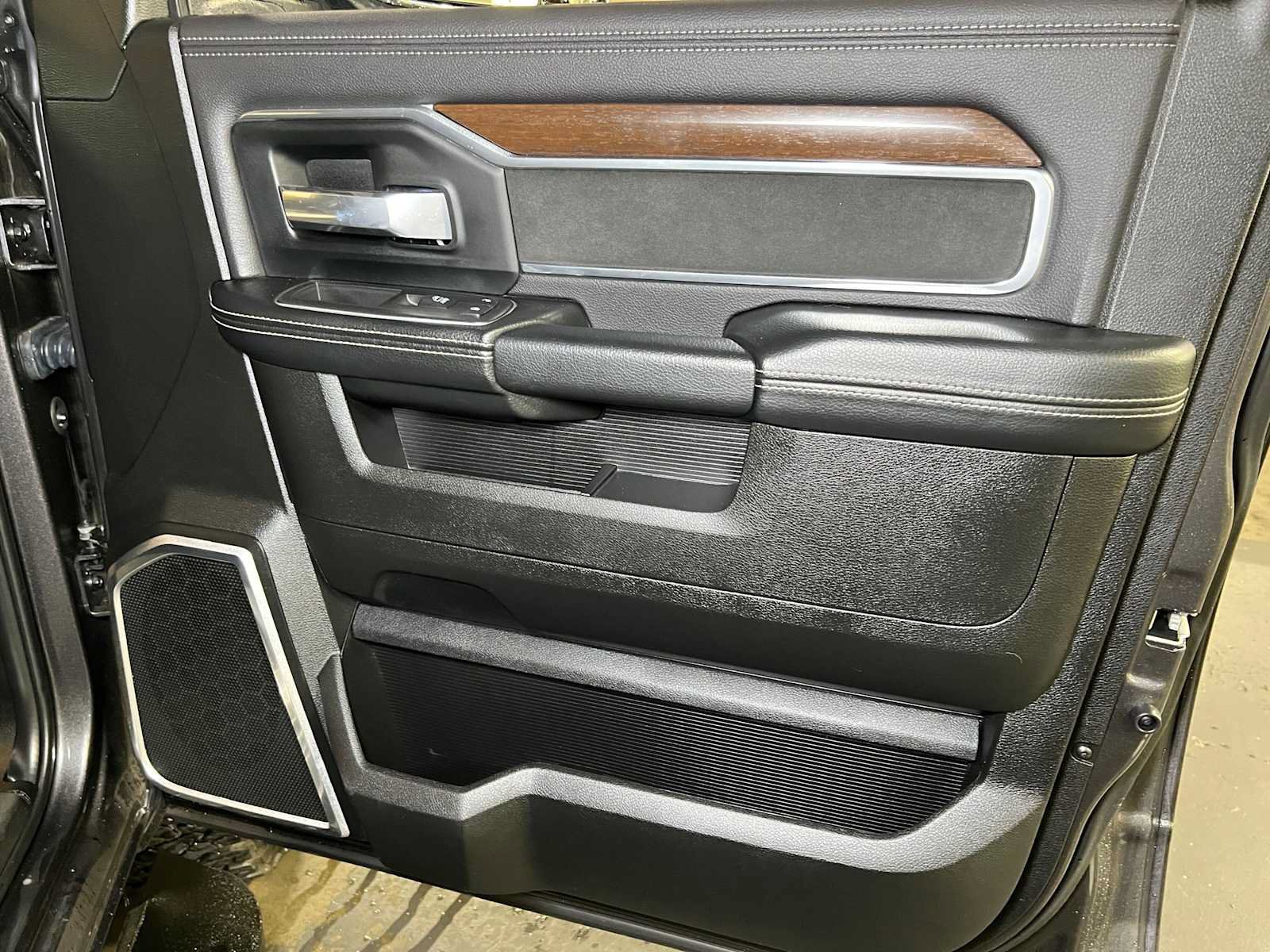 Used 2022 RAM 2500 Laramie AWD/4WD image 12