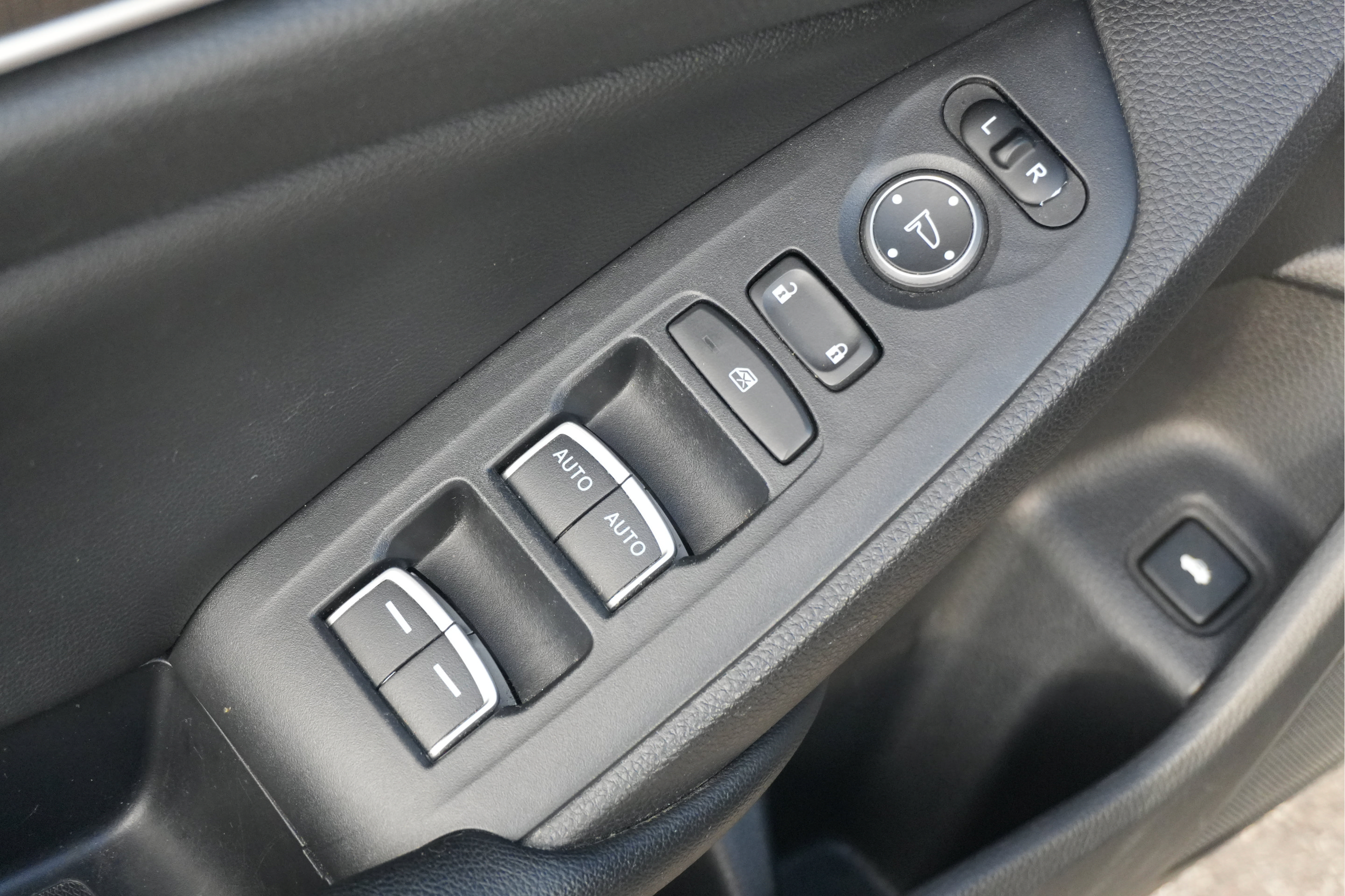 Used 2019 Honda Accord Sport image 11