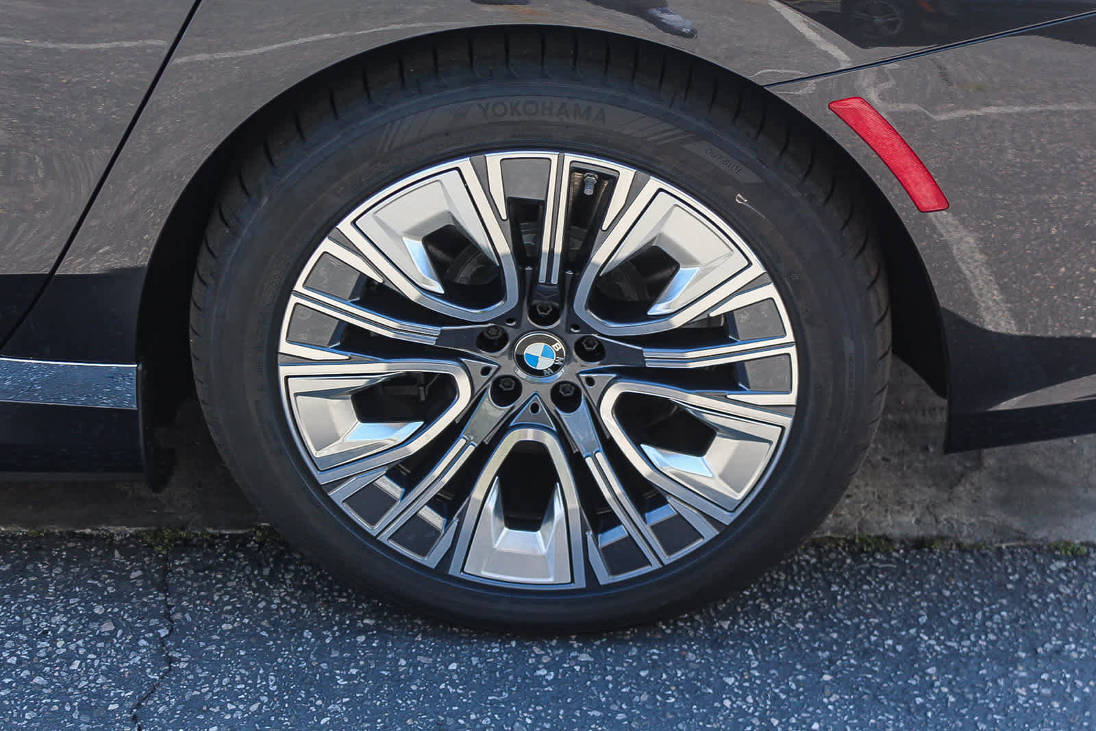 New 2026 BMW i7 M70 RWD image 8