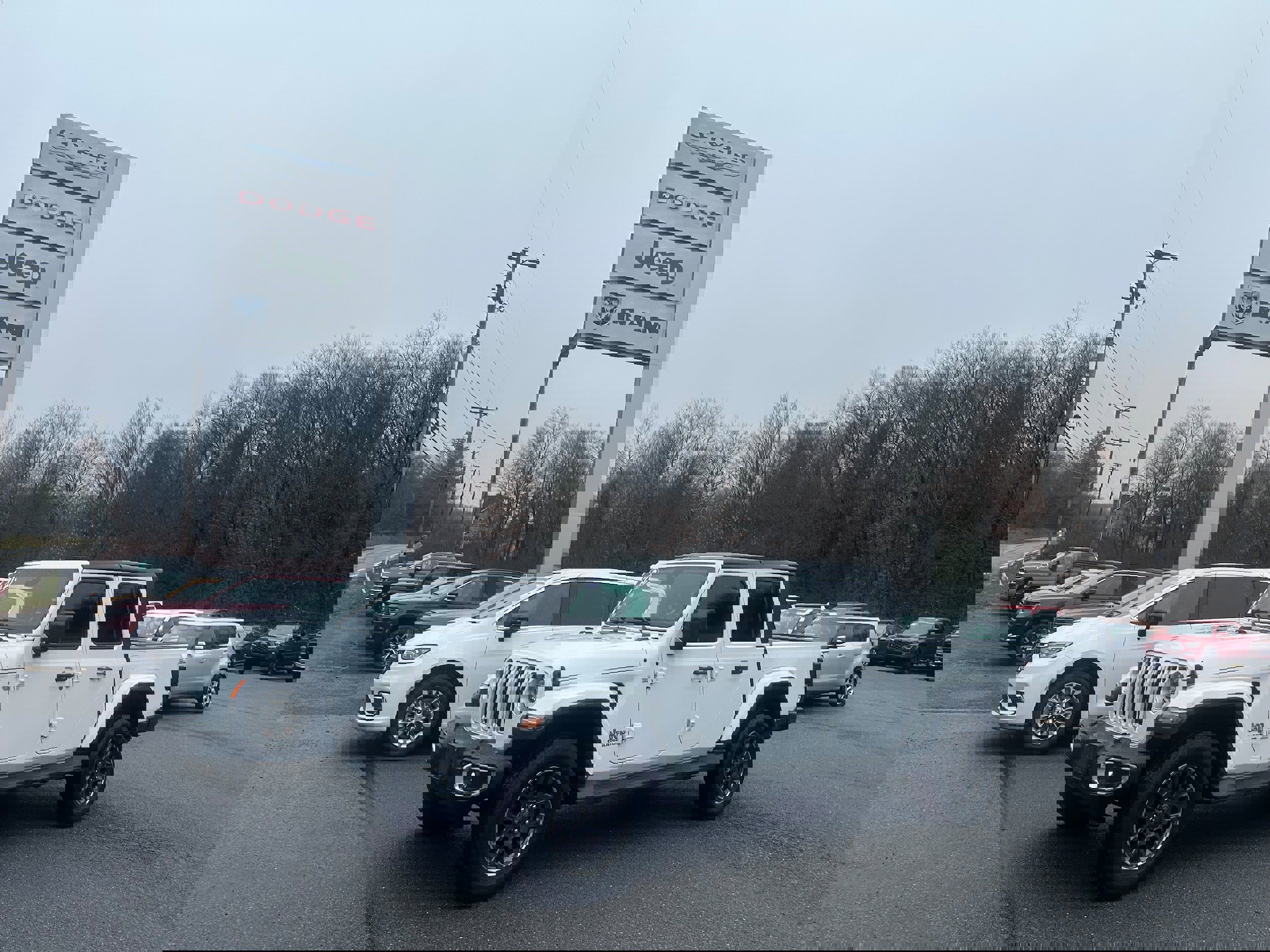 Used 2020 Jeep Gladiator Overland image 1