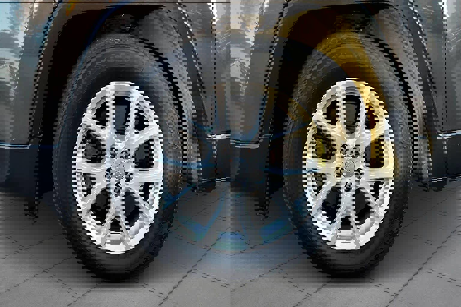 Used 2017 Jeep Cherokee Latitude w/ Safety/Convenience Group image 10