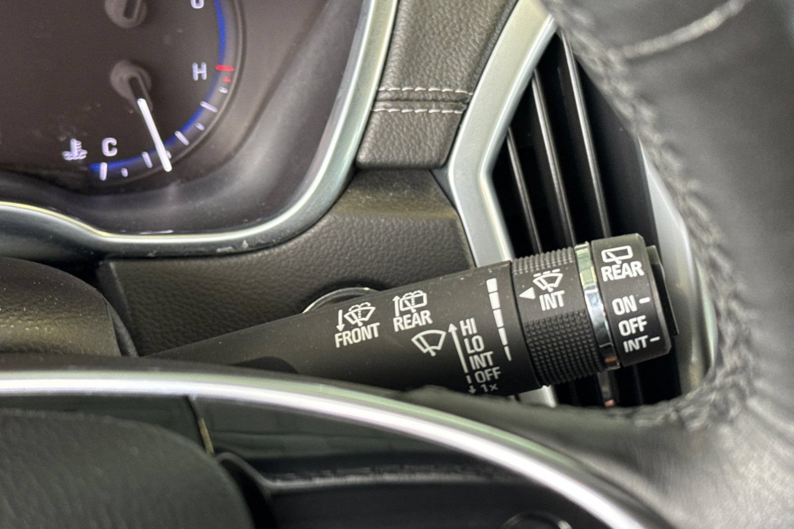 Used 2016 Cadillac SRX Premium AWD/4WD image 35