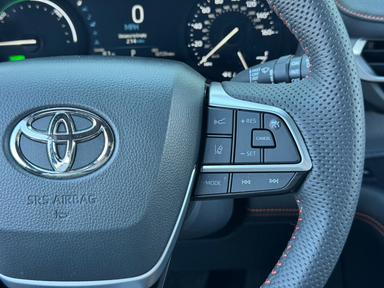 Used 2024 Toyota Sienna XSE w/ XSE Premium Package image 23